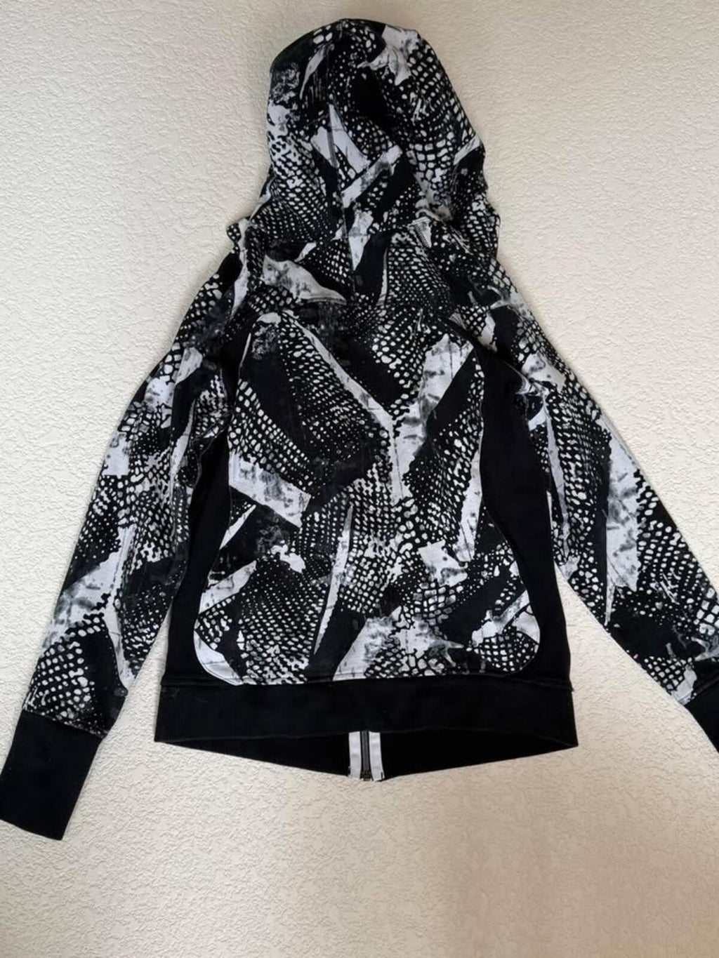 Lululemon size 12 Black White Pattern Zip Up Hoodie