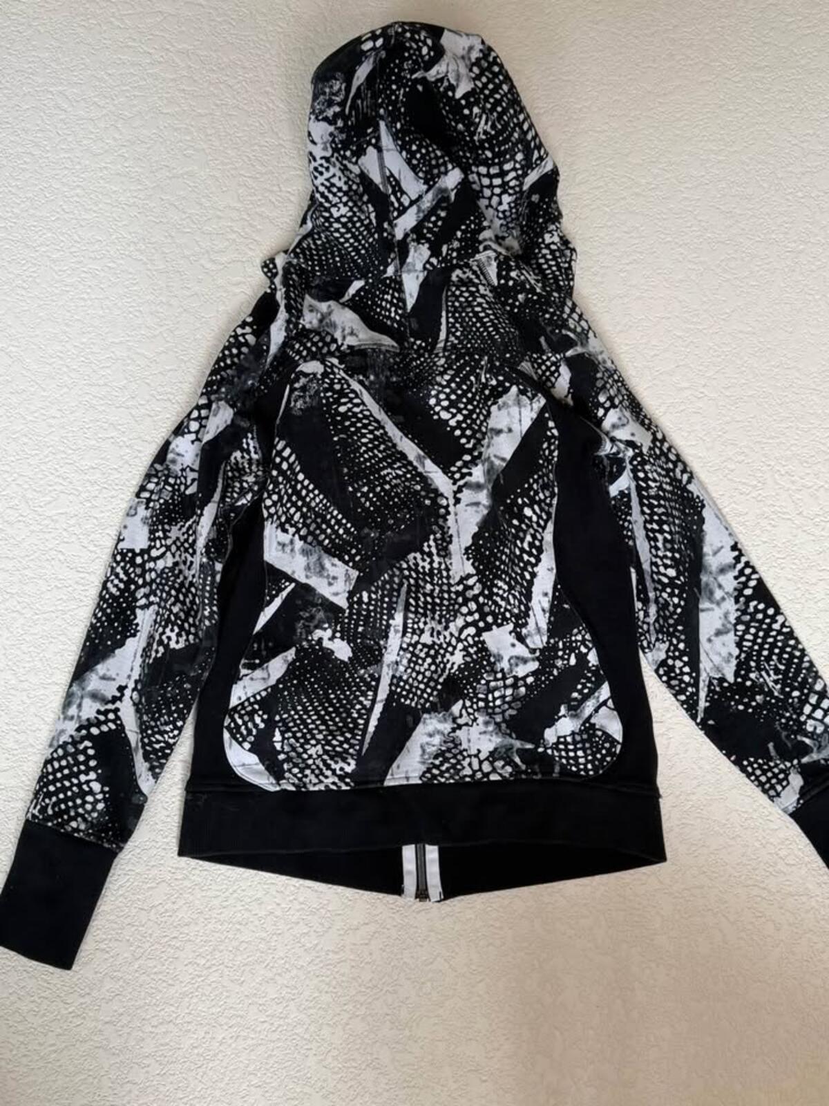 Lululemon size 12 Black White Pattern Zip Up Hoodie