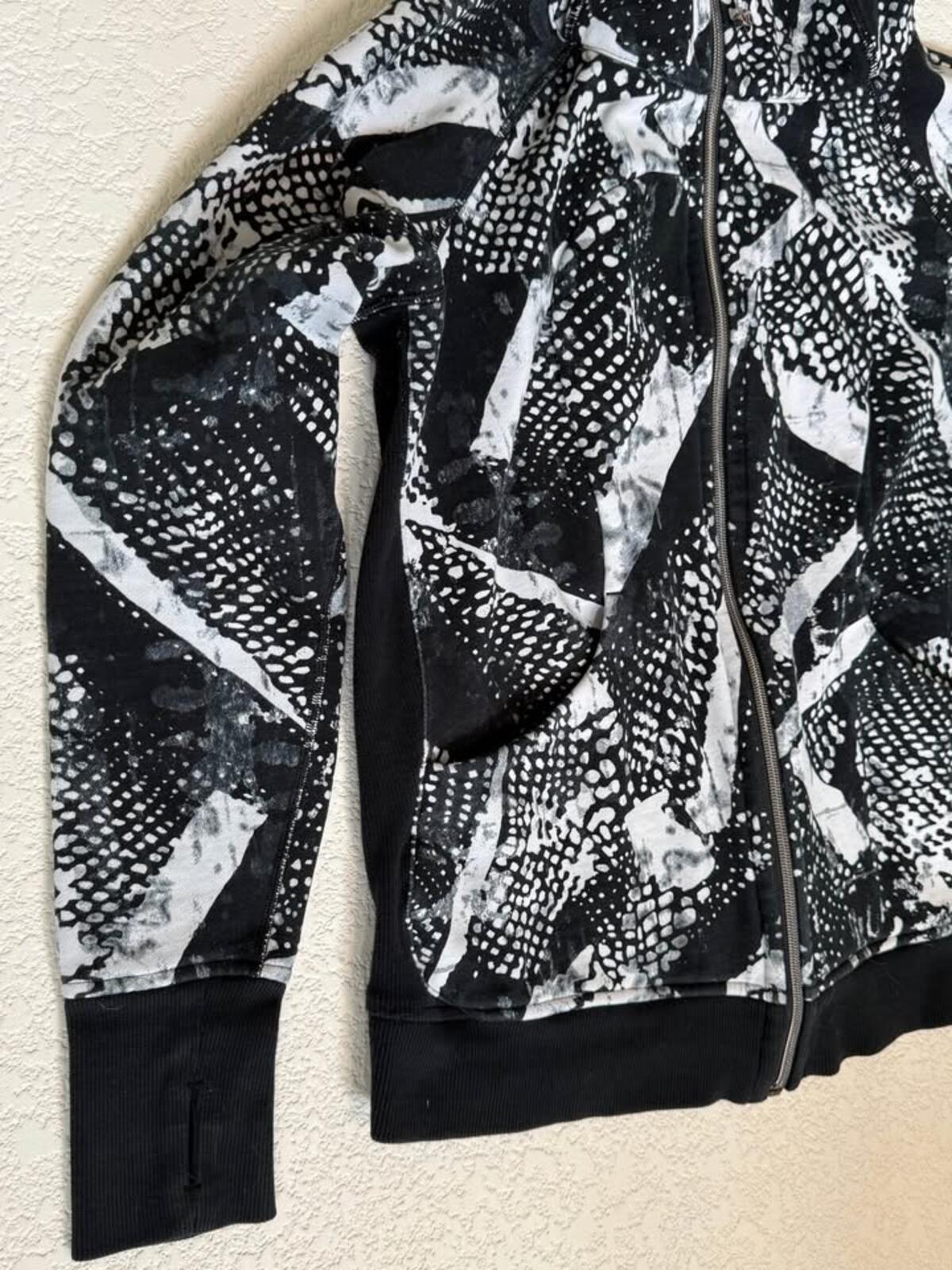 Lululemon size 12 Black White Pattern Zip Up Hoodie