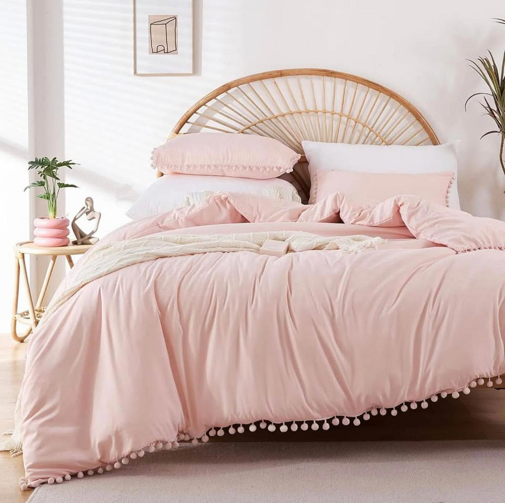 Queen bedding set with 2 pillow cases