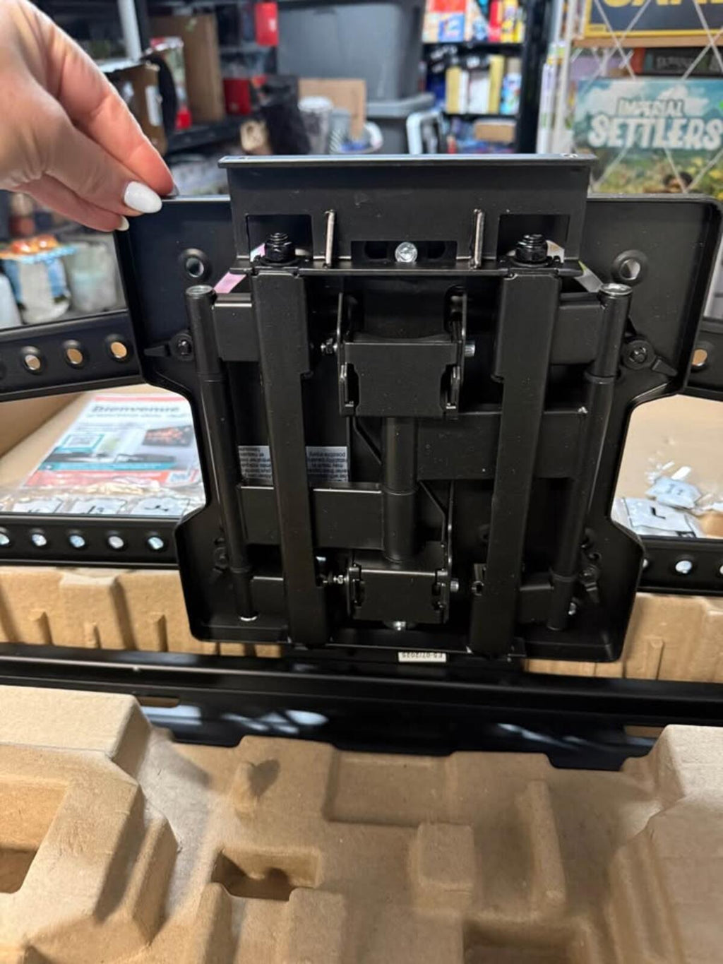 AVA Tilt and Turn TV Wall Mount 32-100 inch 150 lbs
