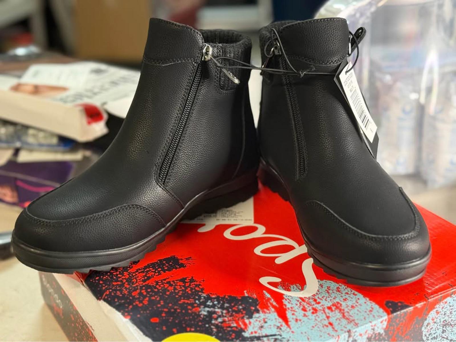 Blondo Sport Black Boots Size 6