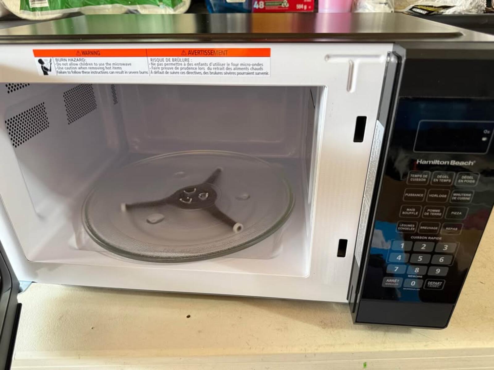 Hamilton Beach Microwave EM0P042YK-B