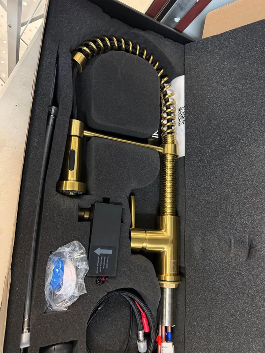 VIGO Edison Gold Pull Down Sprayer Kitchen Sink Faucet New