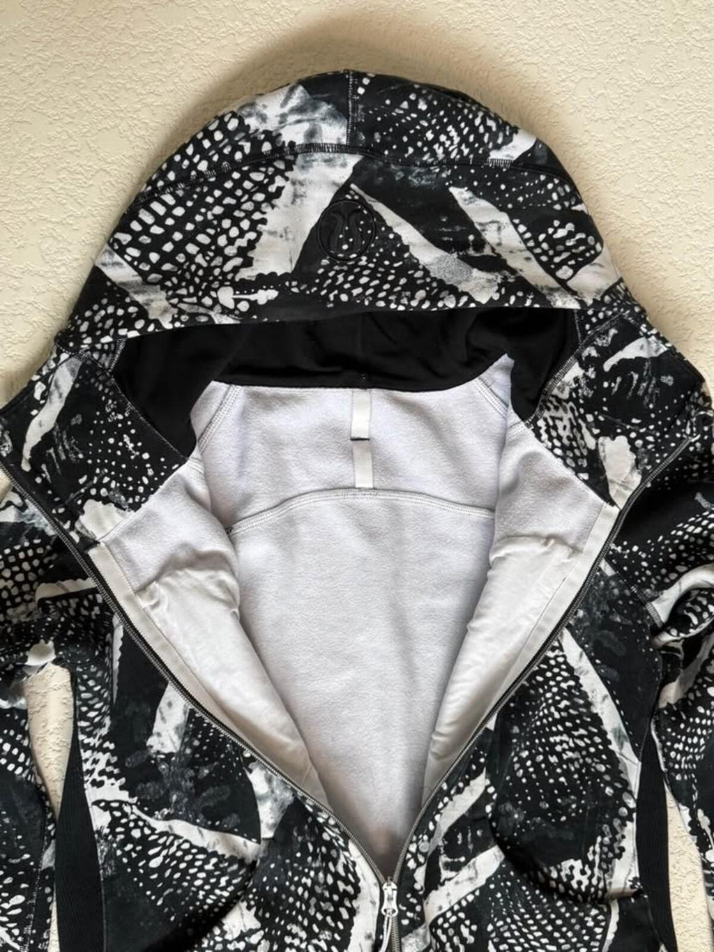Lululemon size 12 Black White Pattern Zip Up Hoodie