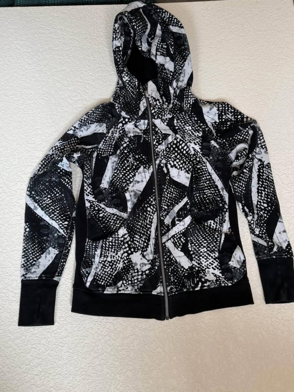 Lululemon size 12 Black White Pattern Zip Up Hoodie