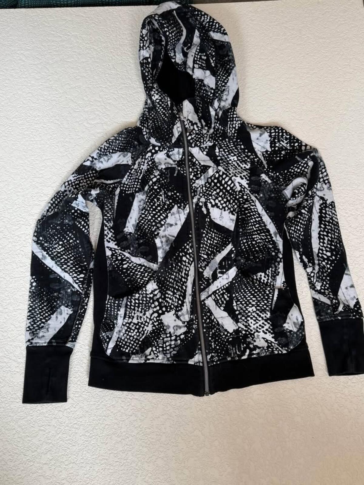 Lululemon size 12 Black White Pattern Zip Up Hoodie