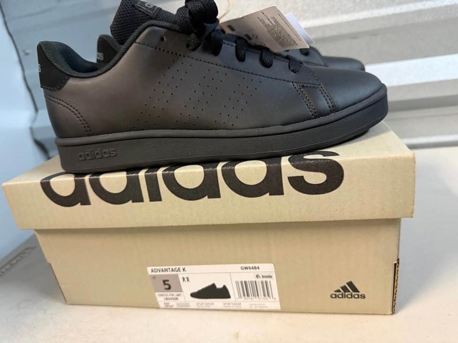 Adidas Advantage K Black Sneakers Size 5