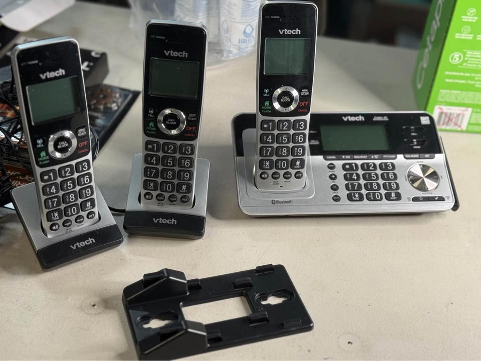 Vtech Connect to Cell Bluetooth Cordless Phone System 3 Handsets DS6451-3
