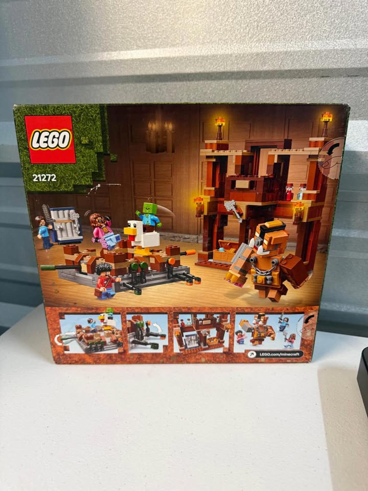 LEGO Minecraft Movie Woodland Mansion Fighting Ring 21272