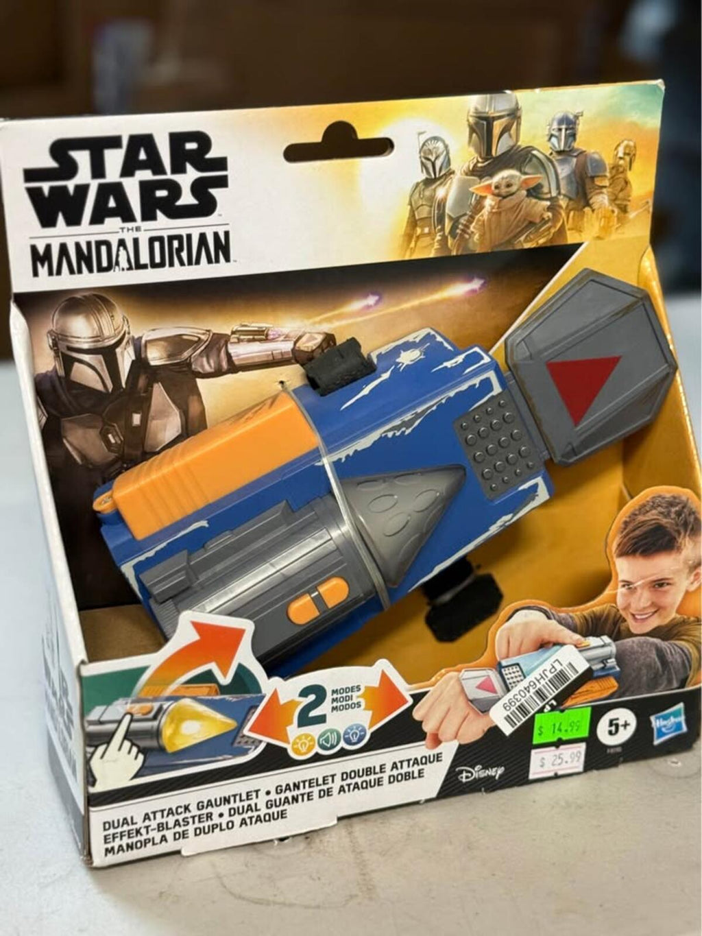 New Star Wars The Mandalorian Dual Attack Gauntlet Toy