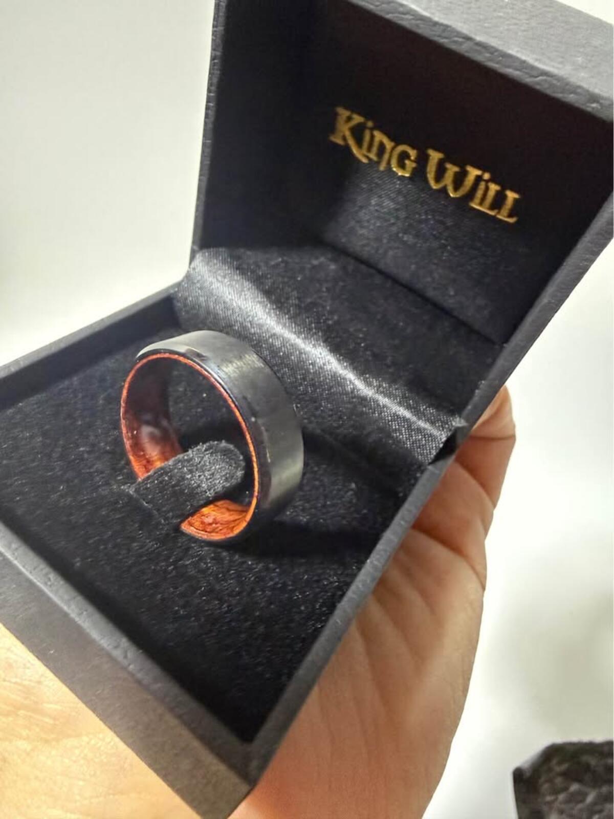 King Will size 8 black ring wood interior