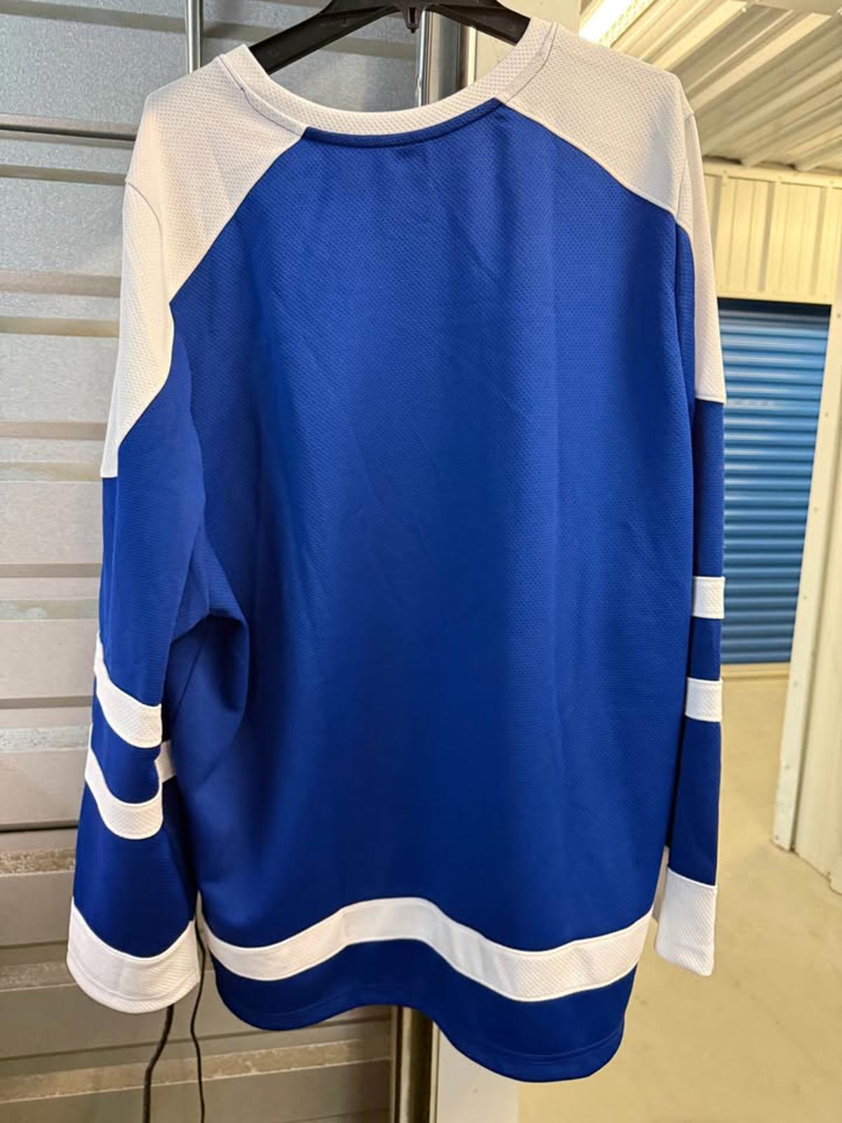 New Toronto Maple Leafs NHL Jersey XL/TG with tags