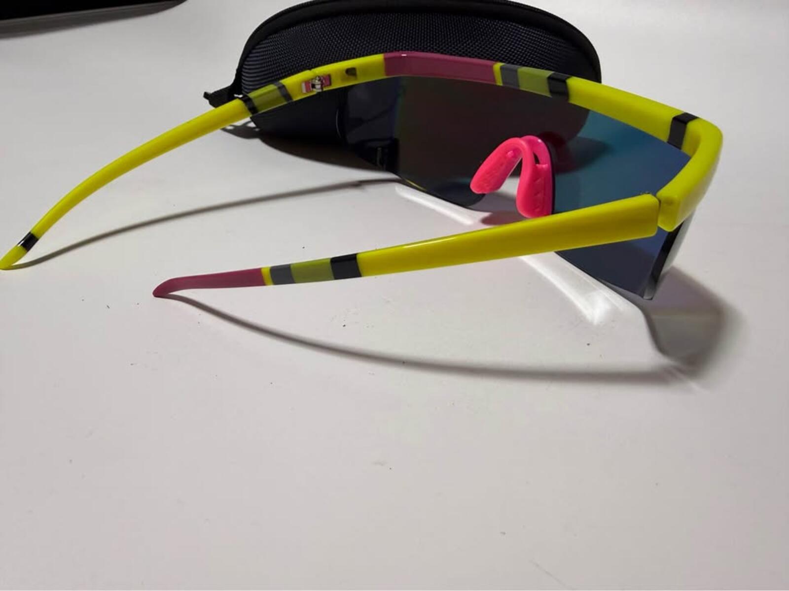 Feisedy Yellow Pink Mirrored Sports Sunglasses