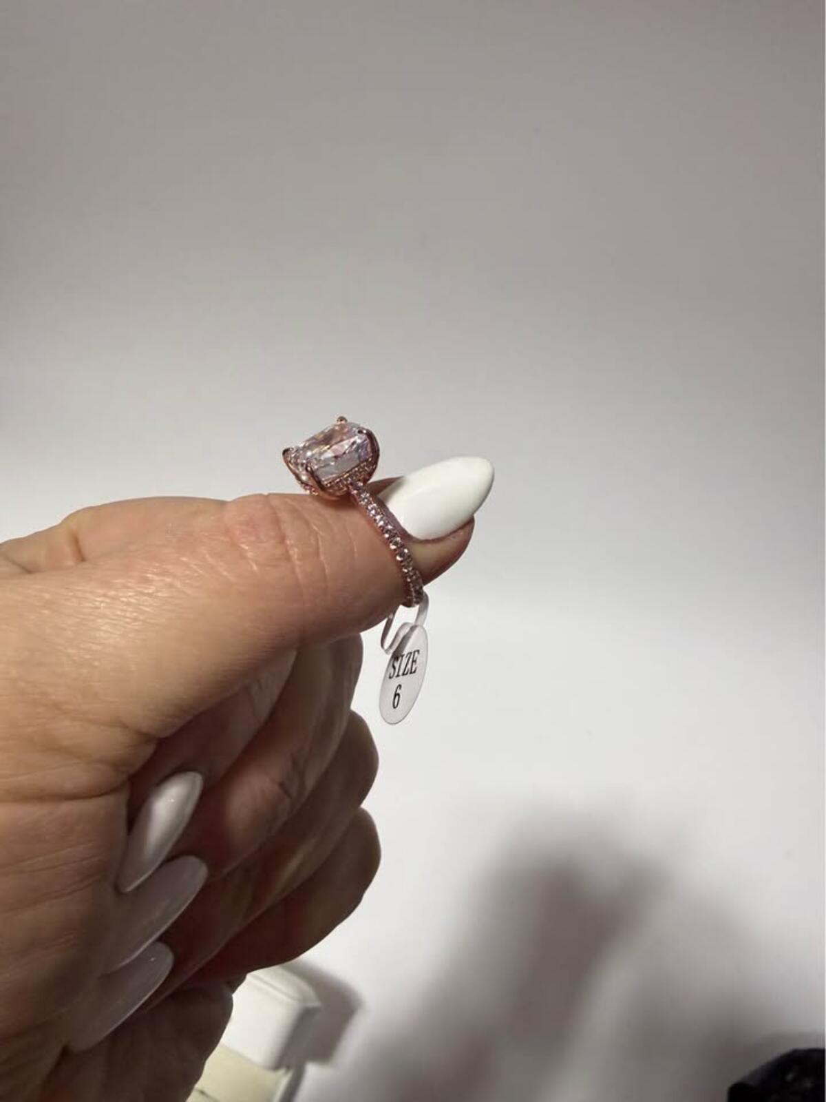 RODIFFY Cushion Cut Rose Gold Ring Size 6