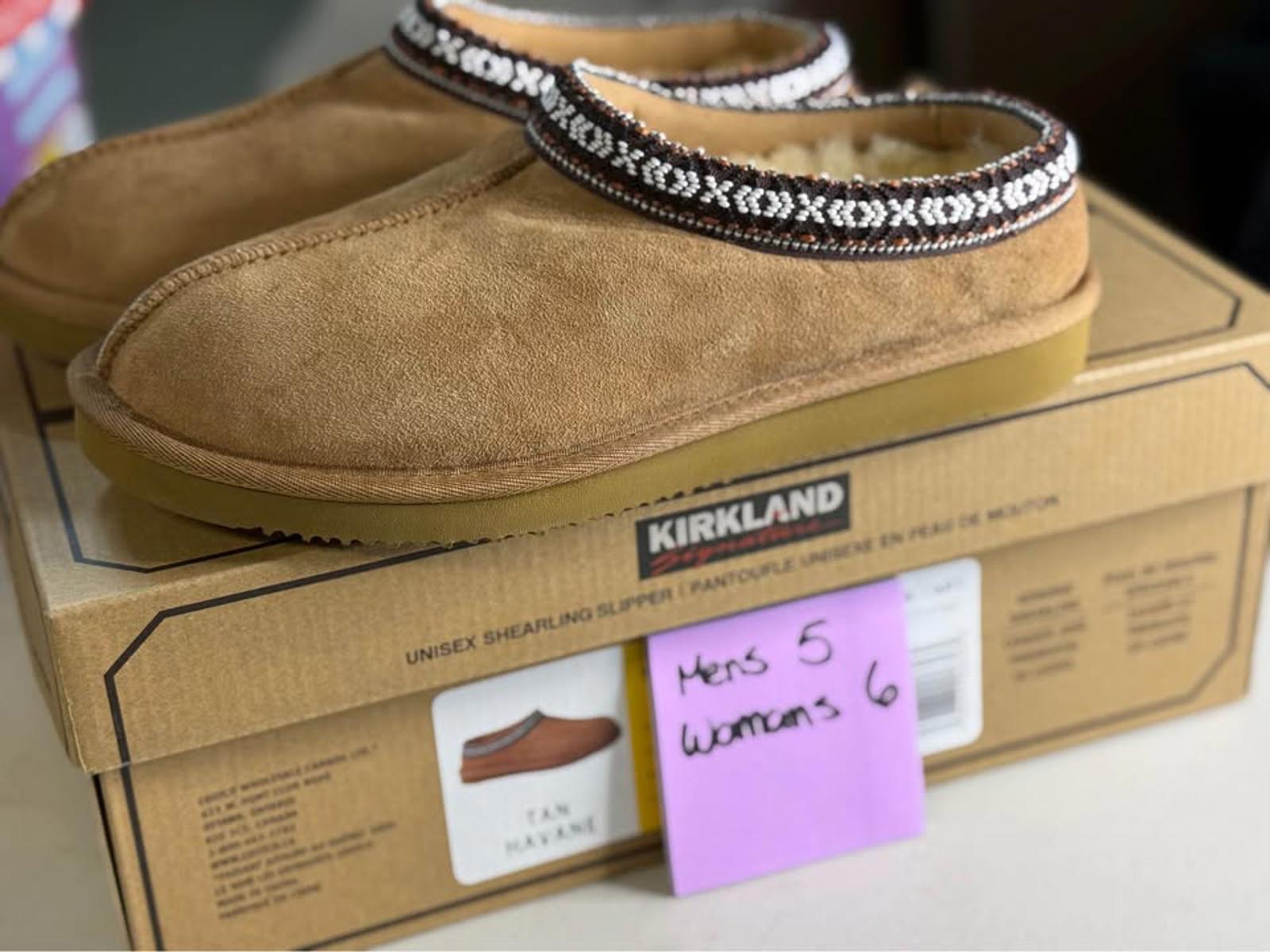 Kirkland Signature Unisex Shearling Slippers Tan Havane M5/W6